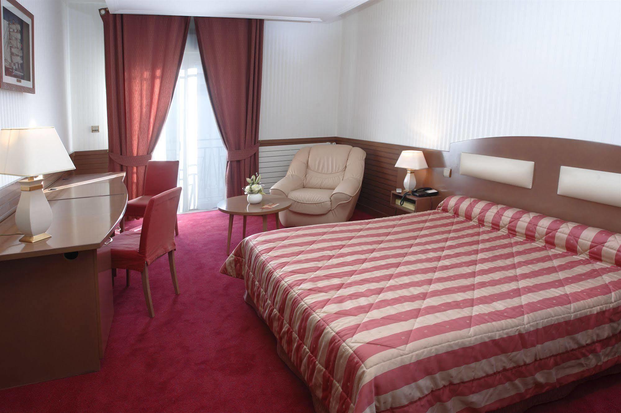 Hotel Le Berry Saint-Nazaire Εξωτερικό φωτογραφία