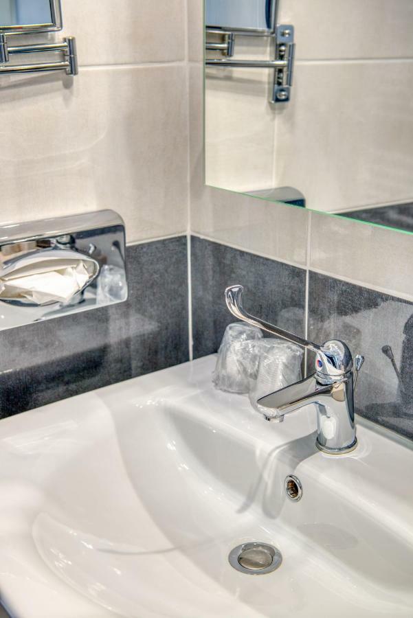 Hotel Le Berry Saint-Nazaire Εξωτερικό φωτογραφία